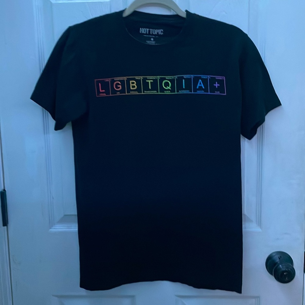 Hot Topic graphic tee